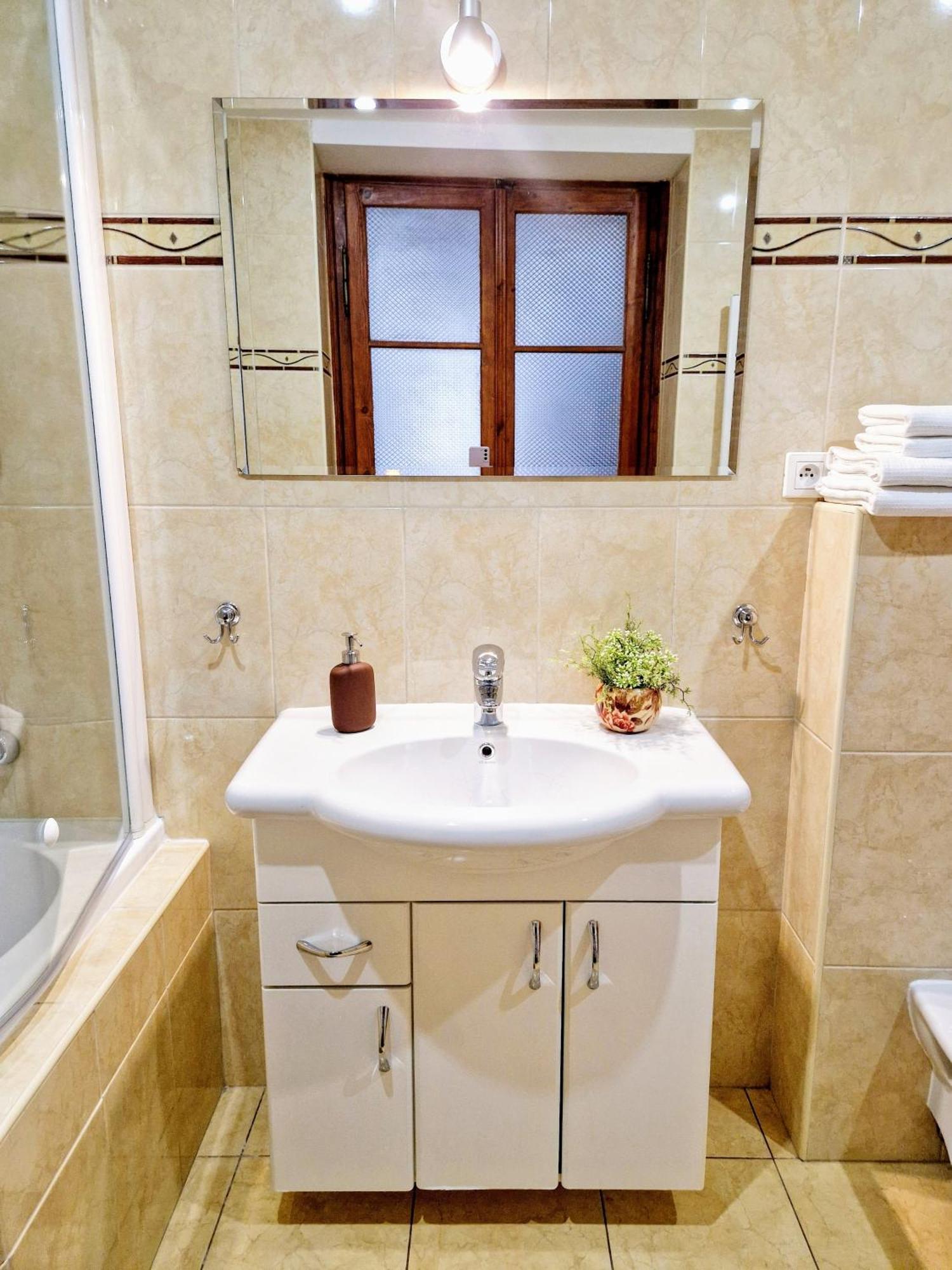 Marina Old Town Apartment Kosice Ngoại thất bức ảnh